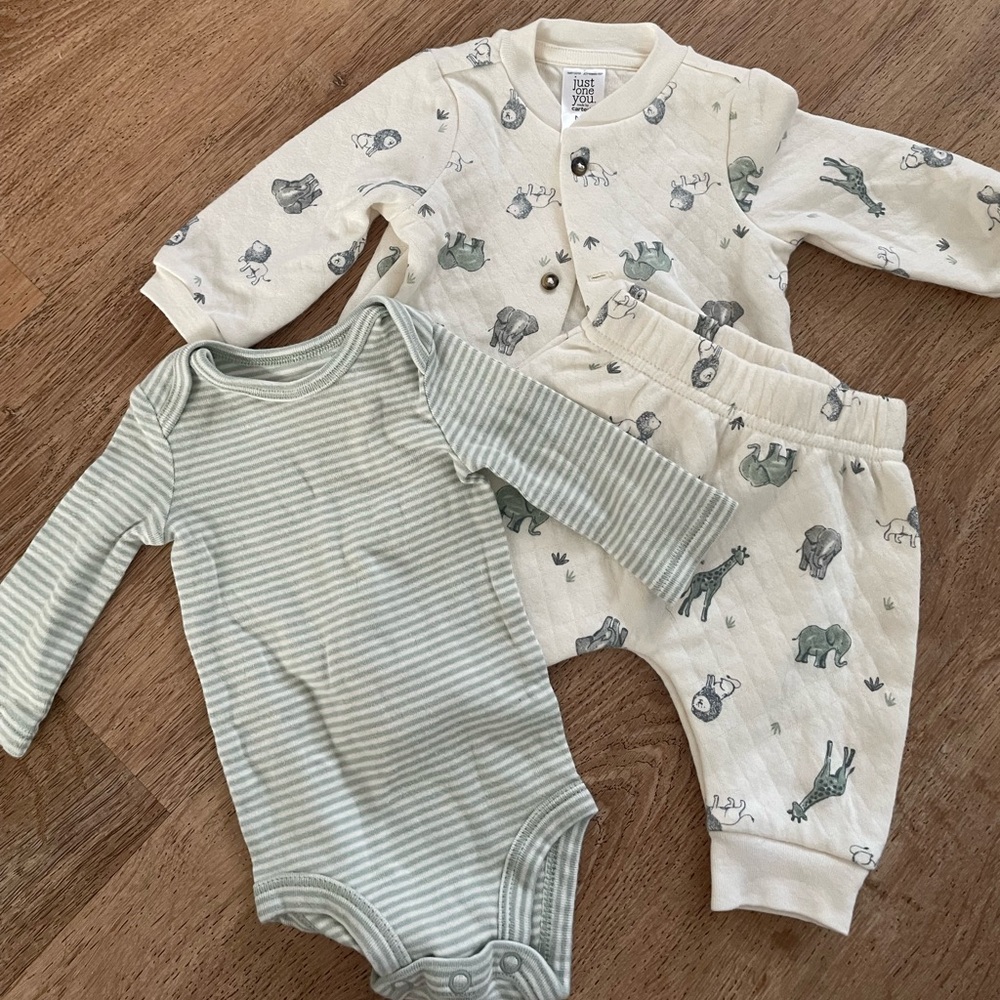 Carters Newborn Outfit
